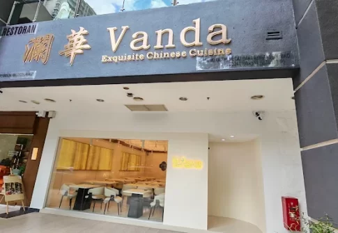 VANDA RESTAURANT, PUBLIKA